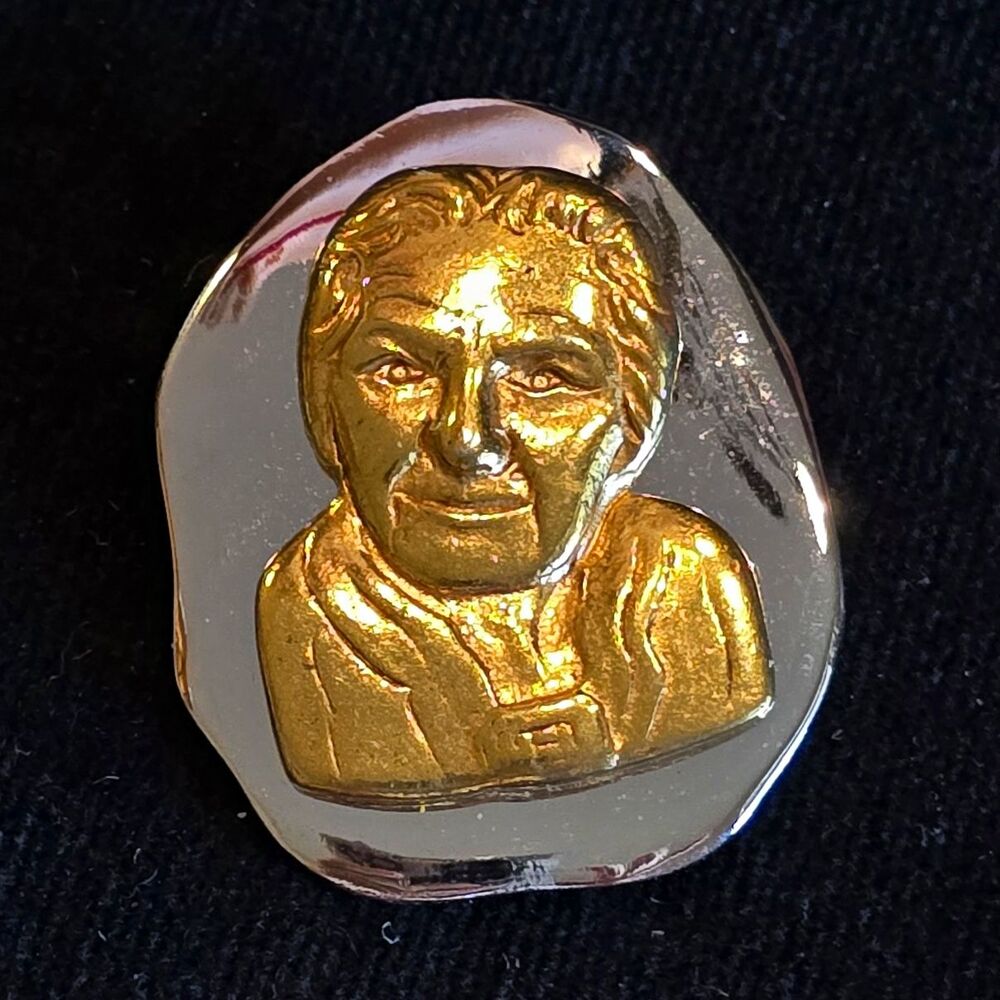 Golda Meir Club "Woman of Valour" Pinback Pin Michael Ezrael Jerusalem Israel
